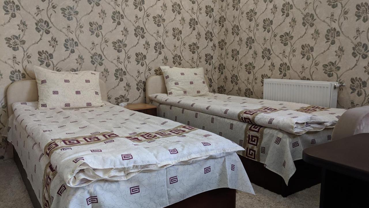 Karavan Hotell Bila Krynytsya  Eksteriør bilde