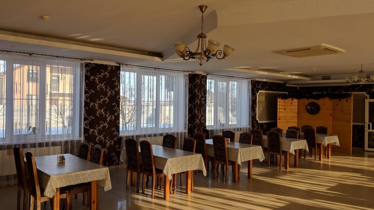 Karavan Hotell Bila Krynytsya  Eksteriør bilde